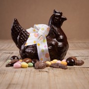 Poule chocolat noir de Pâques